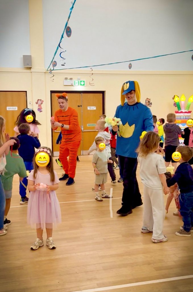 Petey the Cat and Dog Man entertaining children with balloon animals at Carnation Hall party - Farnborough